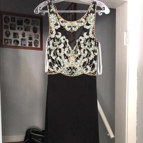 Prom dresses - Picture 4 of 6